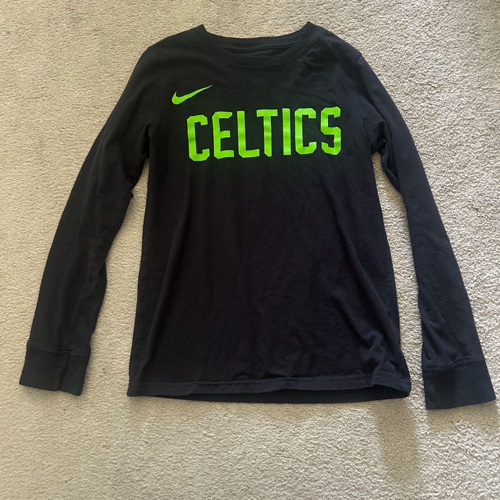 Youth Nike Boston Celtics long sleeve tee medium